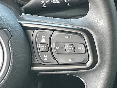 Used 2025 Jeep Wrangler Willys image 13