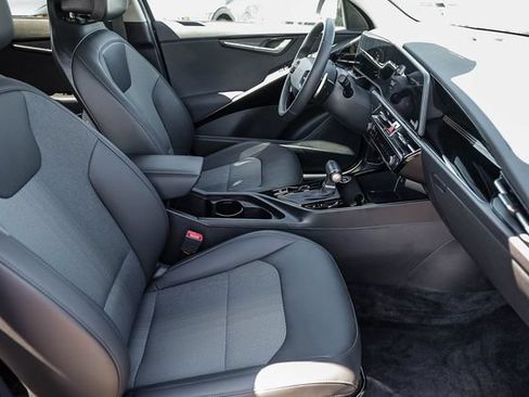 Used 2025 Kia Niro EX FWD image 19