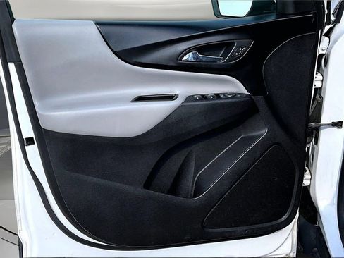 Used 2018 Chevrolet Equinox LT image 20