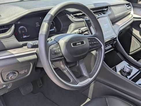 Used 2023 Jeep Grand Cherokee Limited w/ Black Appearance Package RWD image 9