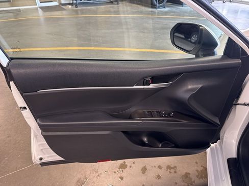 Used 2022 Toyota Camry SE image 24