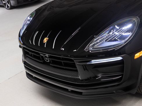 Certified 2026 Porsche Macan image 33