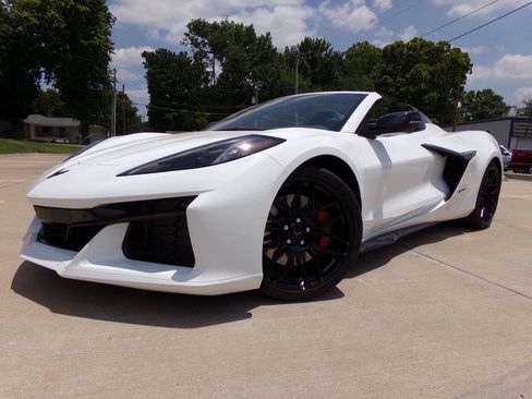 Used 2023 Chevrolet Corvette Z06 w/ Stealth Interior Trim Package RWD image 11