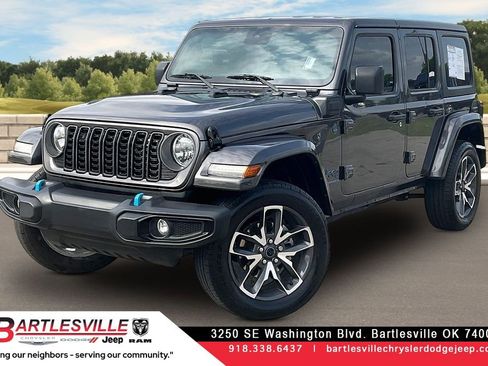 Used 2024 Jeep Wrangler Unlimited w/ Convenience Group AWD/4WD image 1