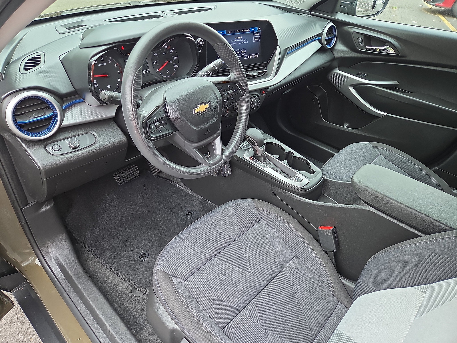 Used 2024 Chevrolet Trax LS FWD image 15