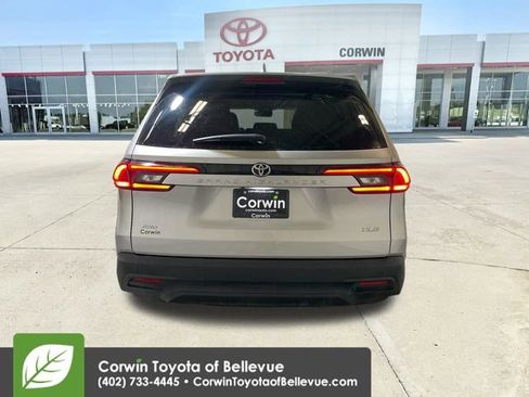 Used 2024 Toyota Grand Highlander XLE image 7