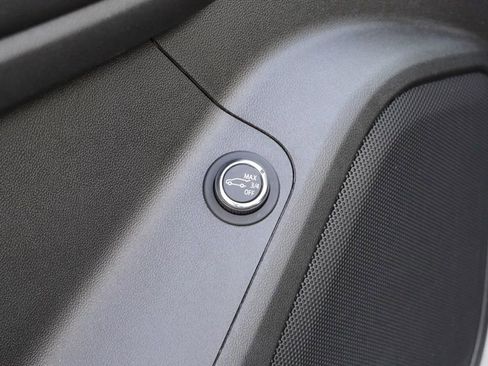 Used 2019 GMC Acadia SLT w/ Black Edition image 14