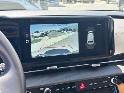 Used 2024 Kia Carnival EX FWD image 23