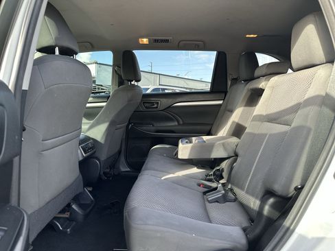 Used 2018 Toyota Highlander LE FWD image 23