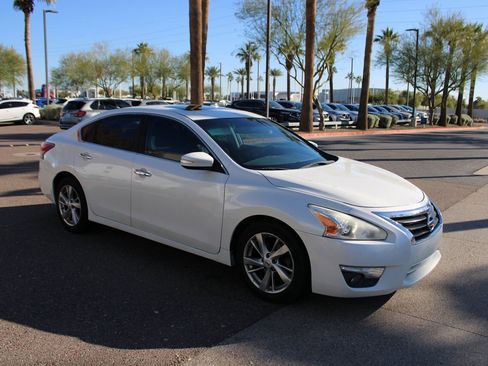 Used 2014 Nissan Altima 2.5 SL w/ Moonroof Package image 7