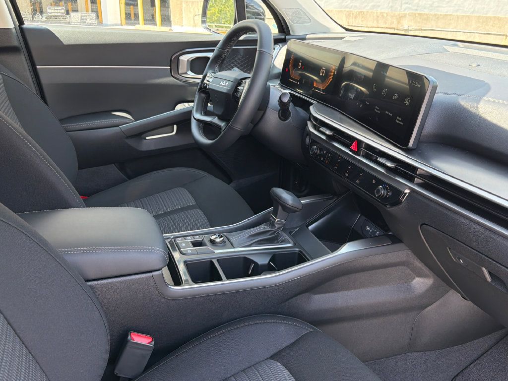 New 2026 Kia Sorento LX FWD image 13