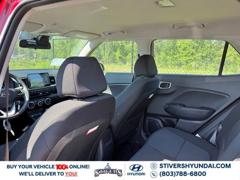 Certified 2025 Hyundai Venue SE image 18