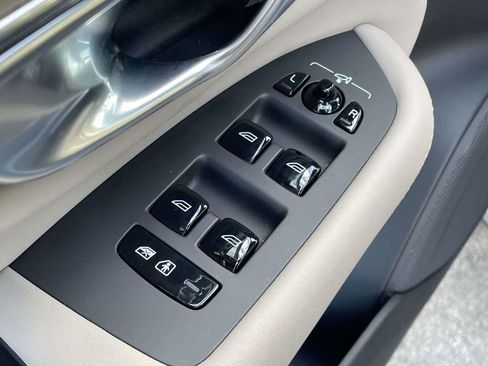 Used 2025 Volvo XC90 B5 Plus image 7