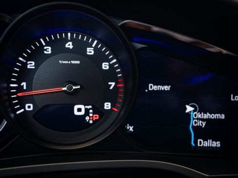 Certified 2023 Porsche Cayenne Platinum Edition image 30