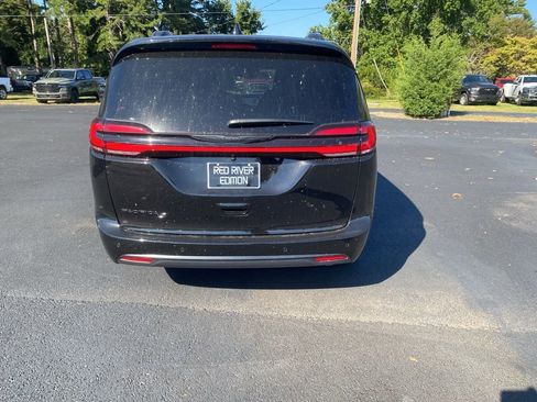New 2026 Chrysler Pacifica Select w/ S Appearance Package image 6