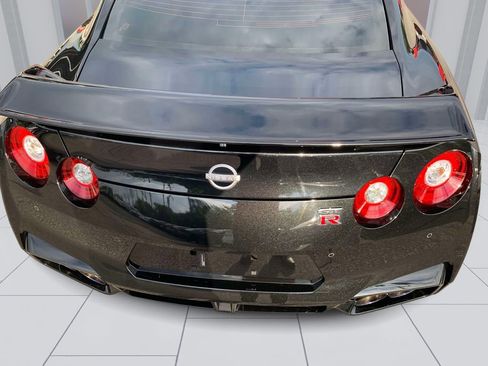 Used 2024 Nissan GT-R Premium w/ Floor Mat Package AWD/4WD image 22
