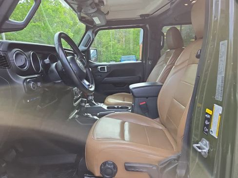 Used 2023 Jeep Wrangler Unlimited Sahara w/ Cold Weather Group AWD/4WD image 17