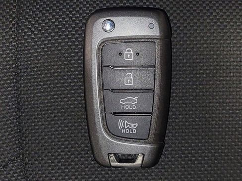 Used 2022 Hyundai Elantra SE FWD image 32