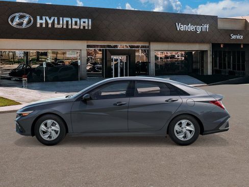 New 2026 Hyundai Elantra SE FWD image 3