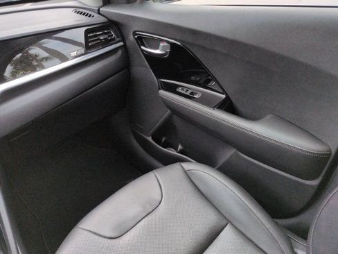Used 2022 Kia Niro EX Premium FWD image 16