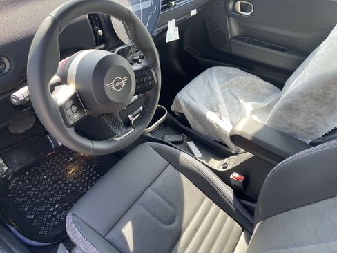Used 2026 MINI Cooper 4-Door Hardtop FWD image 9