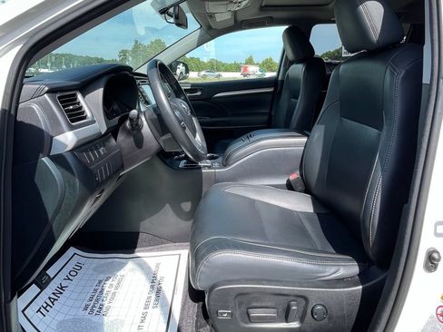 Used 2015 Toyota Highlander XLE AWD/4WD image 16