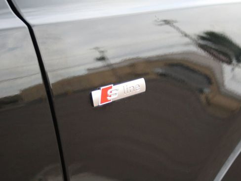 Used 2016 Audi Q3 2.0T Prestige w/ Prestige Package image 5