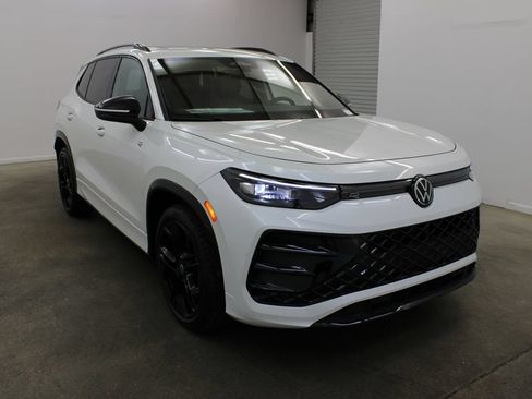 New 2026 Volkswagen Tiguan SE R-Line FWD image 6