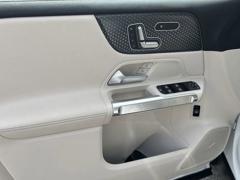 Certified 2025 Mercedes-Benz GLB 250 image 10
