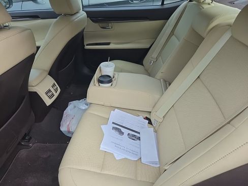 Used 2016 Lexus ES 350 w/ Premium Package w/Wood Trim FWD image 10