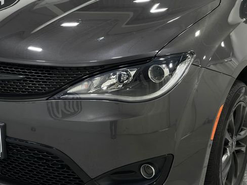 Used 2020 Chrysler Pacifica Touring-L w/ Advanced Safetytec Group image 35