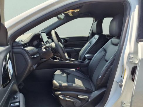 New 2026 Jeep Compass Latitude AWD/4WD image 17