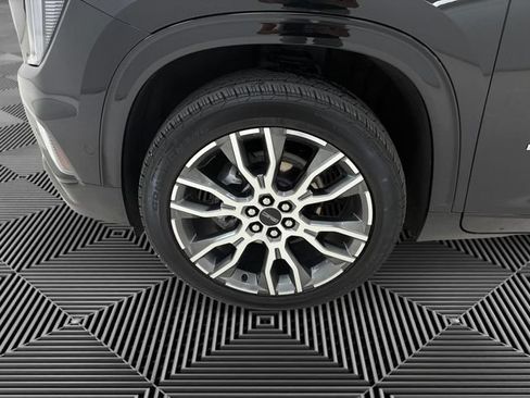 Certified 2026 GMC Acadia Denali Ultimate w/ LPO, Floor Liner Package AWD/4WD image 9