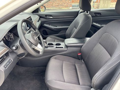Used 2025 Nissan Altima 2.5 SV FWD image 27