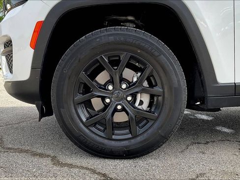 Used 2025 Jeep Grand Cherokee Altitude AWD/4WD image 28