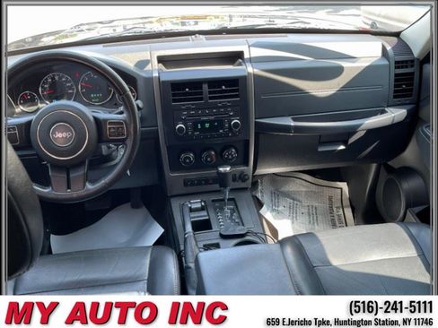 Used 2012 Jeep Liberty Sport image 12