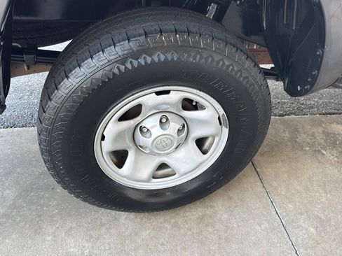 Used 2017 Toyota Tacoma SR5 image 30