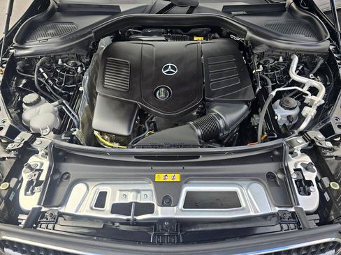 Used 2025 Mercedes-Benz GLC 300 4MATIC image 10