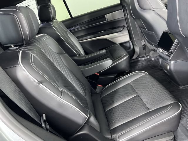 Used 2026 Cadillac Vistiq Platinum w/ LPO, Floor Liner Package AWD/4WD image 27