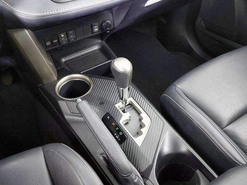 Used 2014 Toyota RAV4 Limited image 32