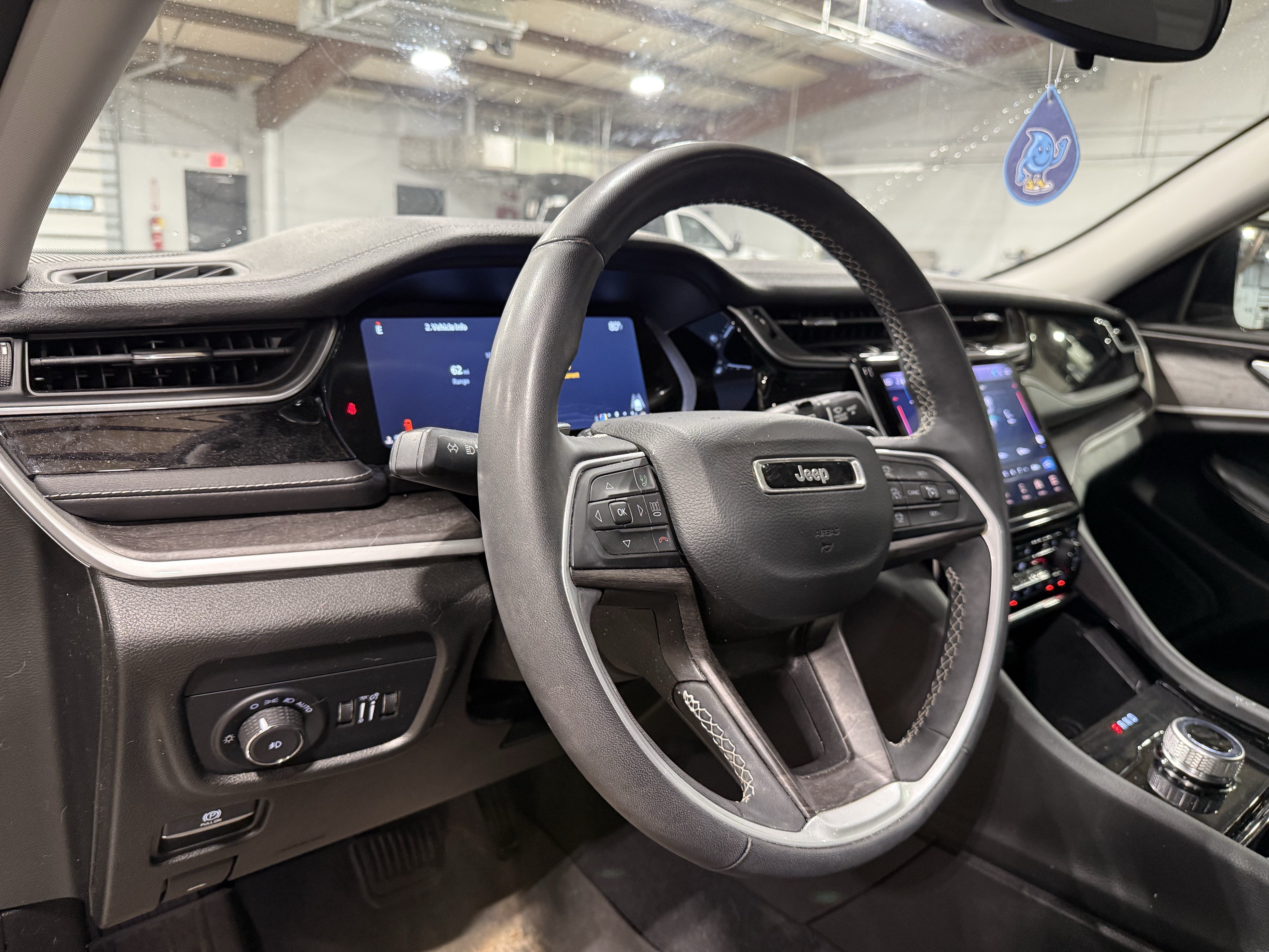 Used 2023 Jeep Grand Cherokee L Limited w/ Black Appearance Package RWD image 13