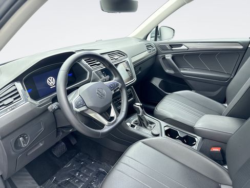 Used 2024 Volkswagen Tiguan SE AWD/4WD image 10