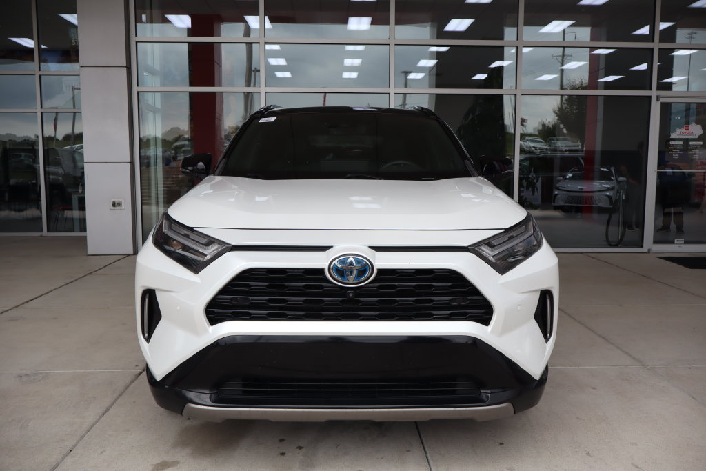 Used 2023 Toyota RAV4 XSE AWD/4WD image 2
