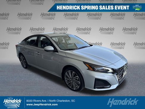 Used 2025 Nissan Altima 2.5 SL AWD/4WD image 1