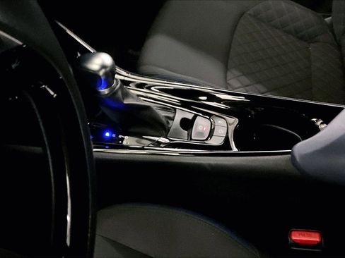 Used 2022 Toyota C-HR XLE image 16