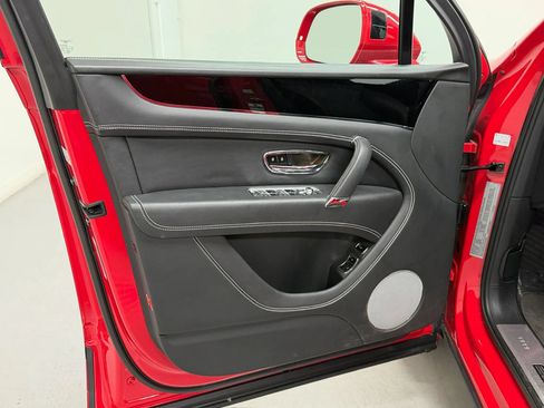 Used 2019 Bentley Bentayga AWD/4WD image 78