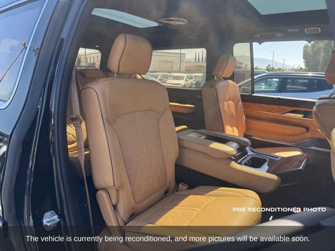 Used 2022 Jeep Grand Wagoneer Series III AWD/4WD image 8
