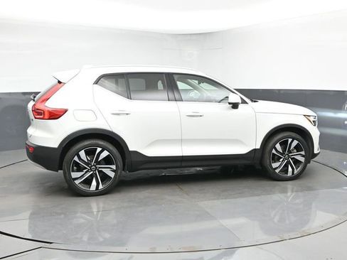 Used 2024 Volvo XC40 B5 Plus w/ Climate Package AWD/4WD image 9