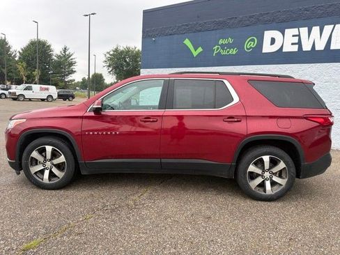 Used 2019 Chevrolet Traverse LT w/ LT Premium Package AWD/4WD image 2