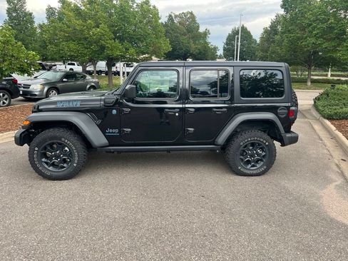 Used 2023 Jeep Wrangler Unlimited w/ Cold Weather Group AWD/4WD image 2